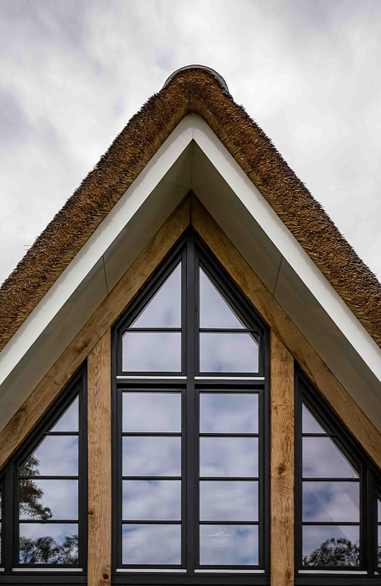 Rieten dak - landelijke woning met moderne gemakken