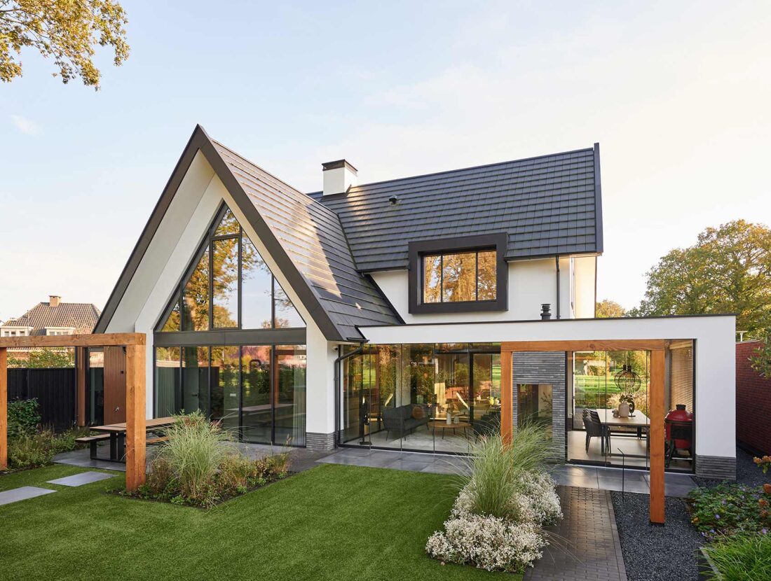 Luxe villa Bentelo achterkant met de tuin