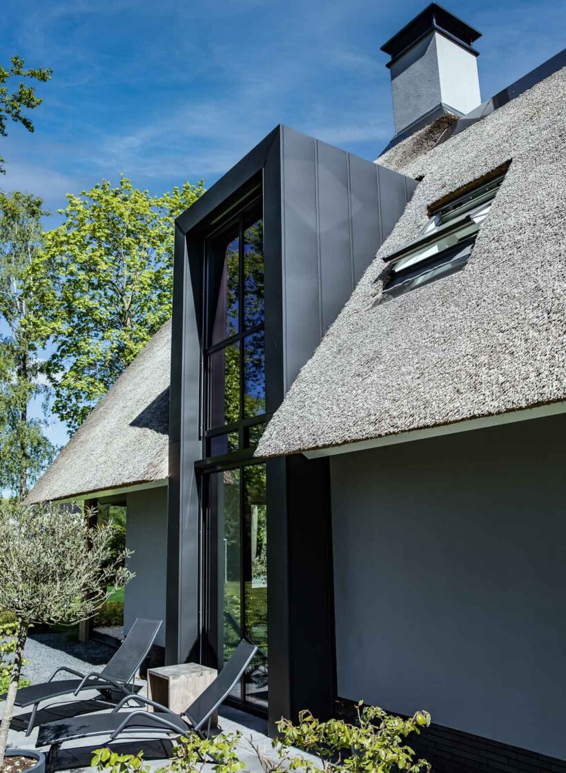 Luxe villa Epe metalen omheining kozijnen