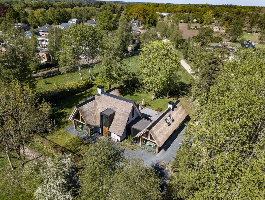 Luxe villa Epe van bovenaf