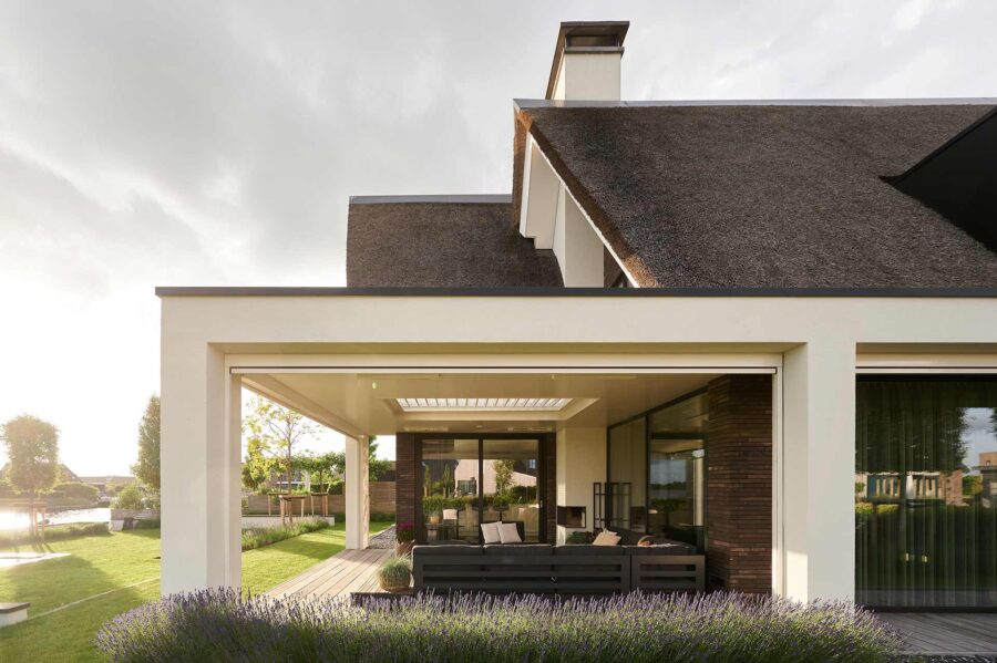 Luxe villa Meerstad overkapping