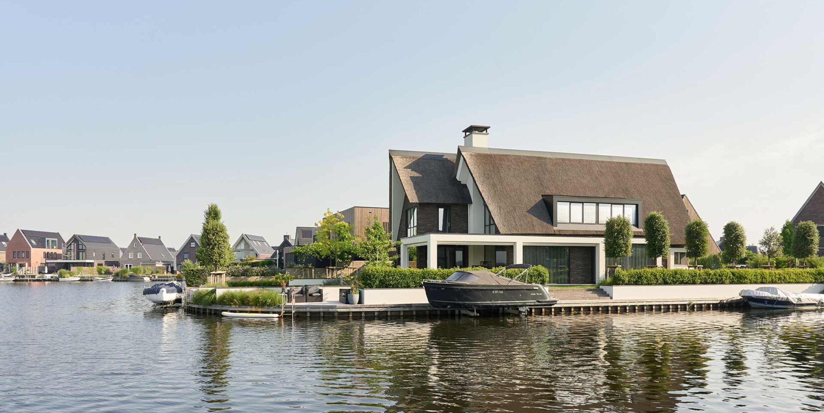 Luxe villa Meerstad aan het water