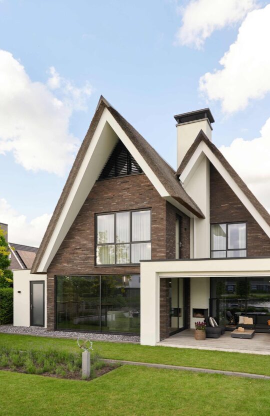 Luxe villa Meerstad achterkant met tuin