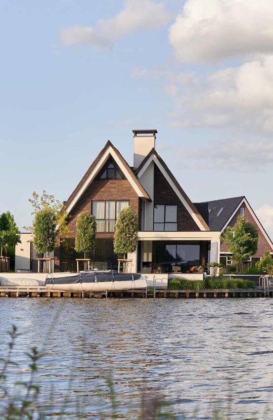 Luxe villa Meerstad aan het water