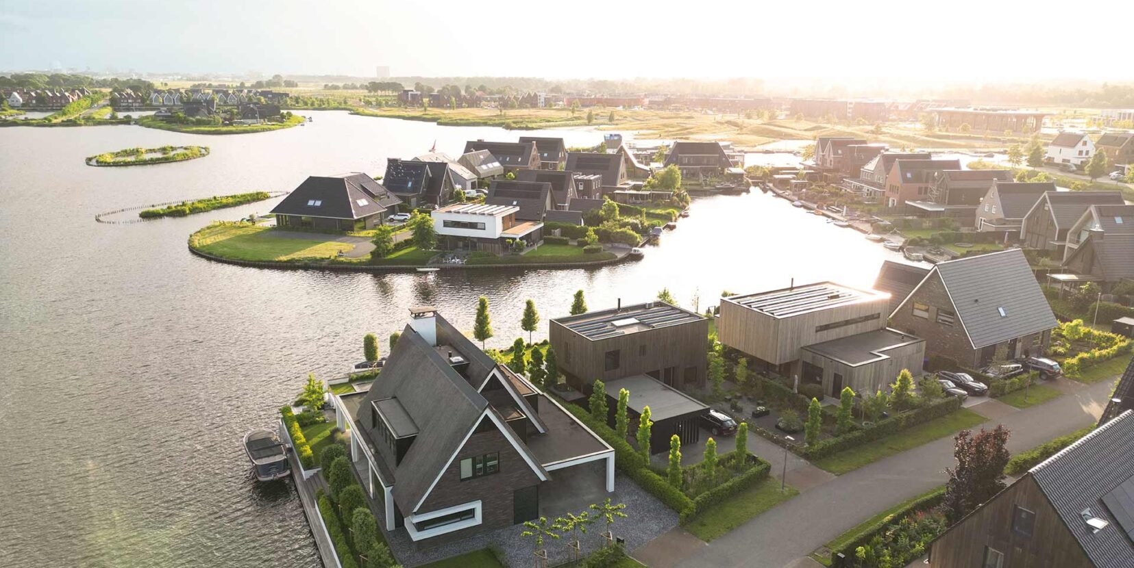 Luxe villa Meerstad aan het water