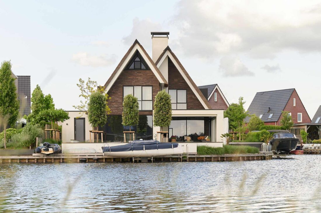 Luxe villa Meerstad aan het water