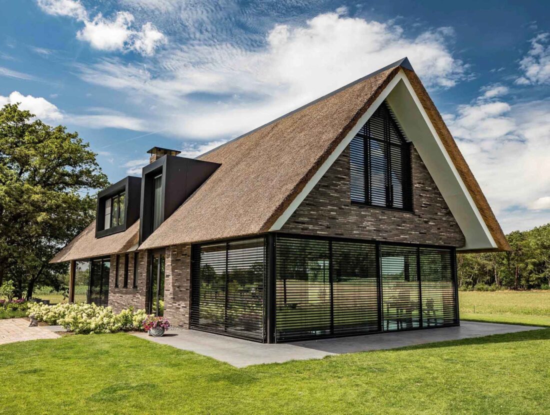 Luxe villa Wierden met glas rondom