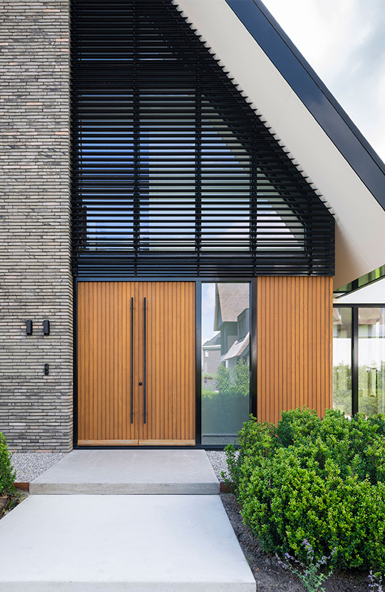 Imposante voordeur van vrijstaande woning