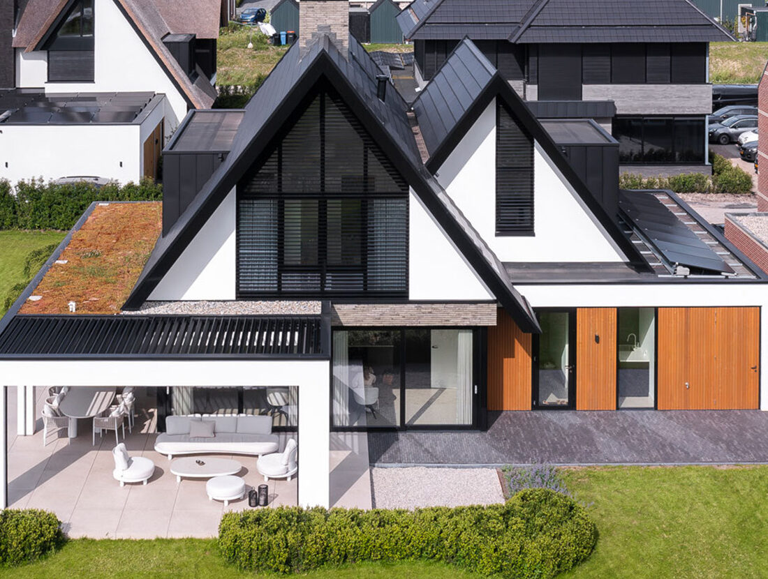Luxe villa met pannendak