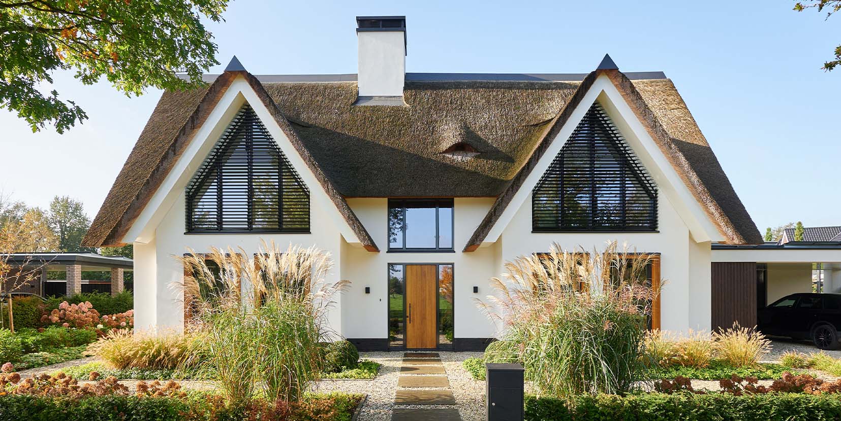 Villa met rieten dak