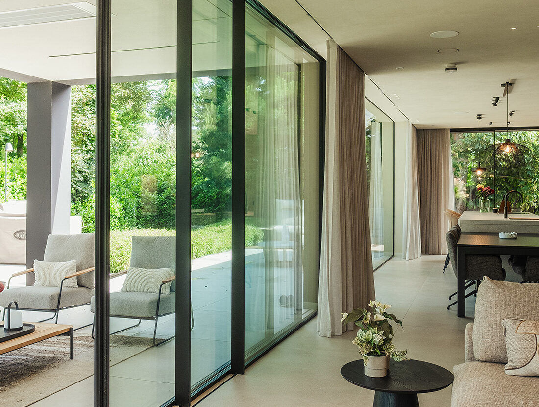 Binnen en buiten van een kubistische villa