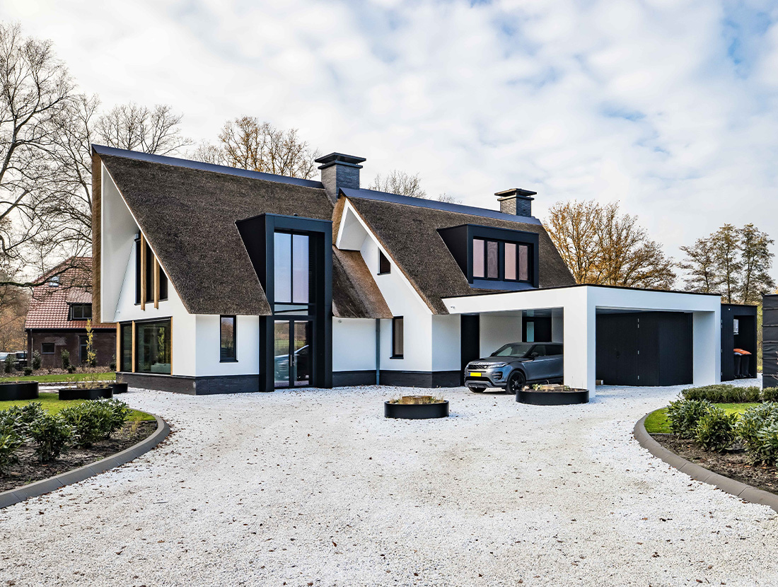 Luxe villa met grote oprit