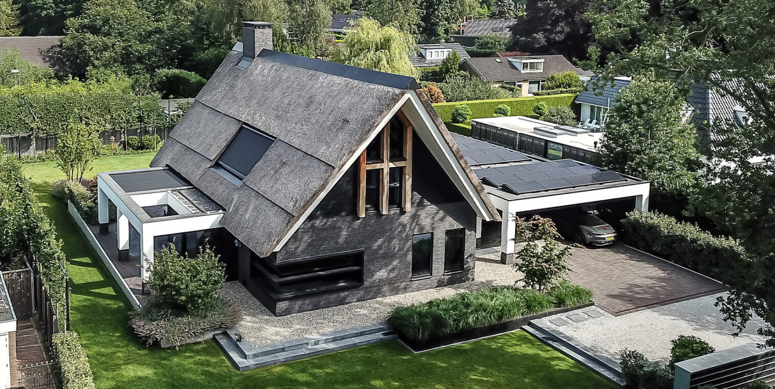 Exclusieve villa met rieten dak