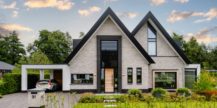 Moderne luxe villa met dubbele kap