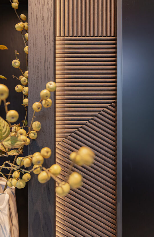 Detail van hoogwaardige materialisering en strakke lijnen in moderne villa