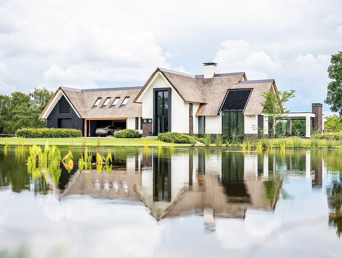 Moderne villa aan het water