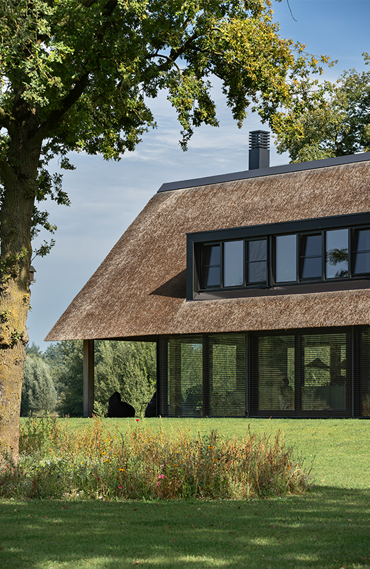 Moderne schuurwoning met royale overkapping