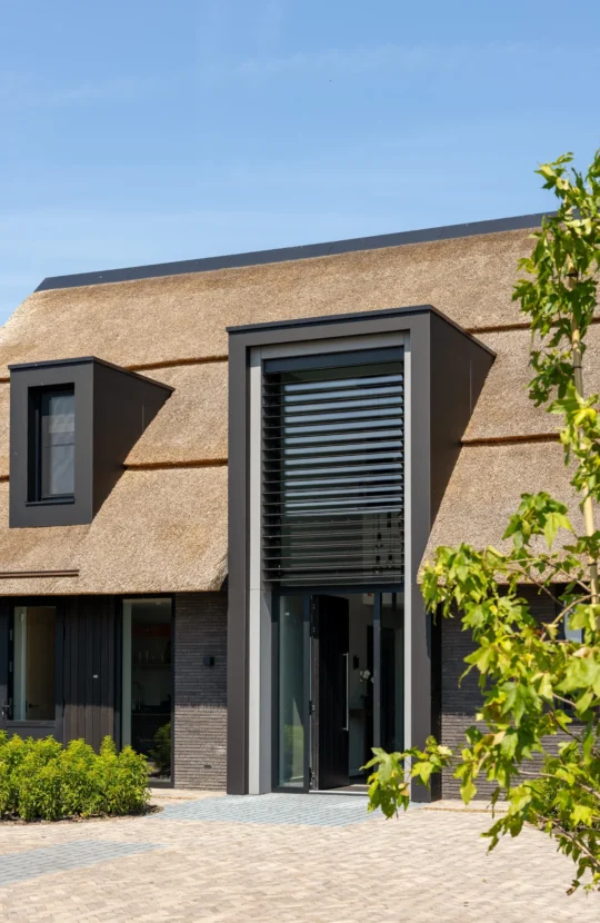 Entree schuurwoning met dakkapellen