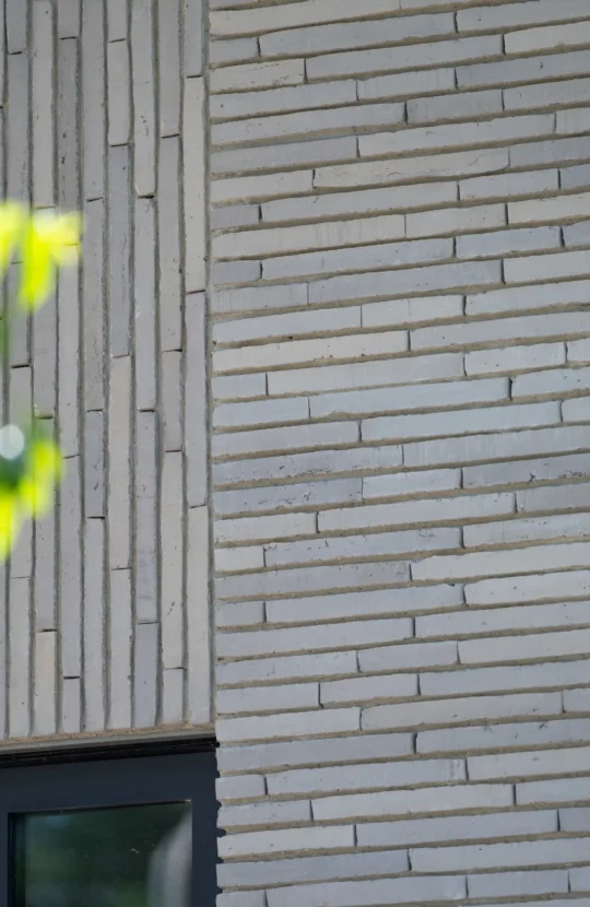 Detail van het verschillende metselwerk met lichte stenen