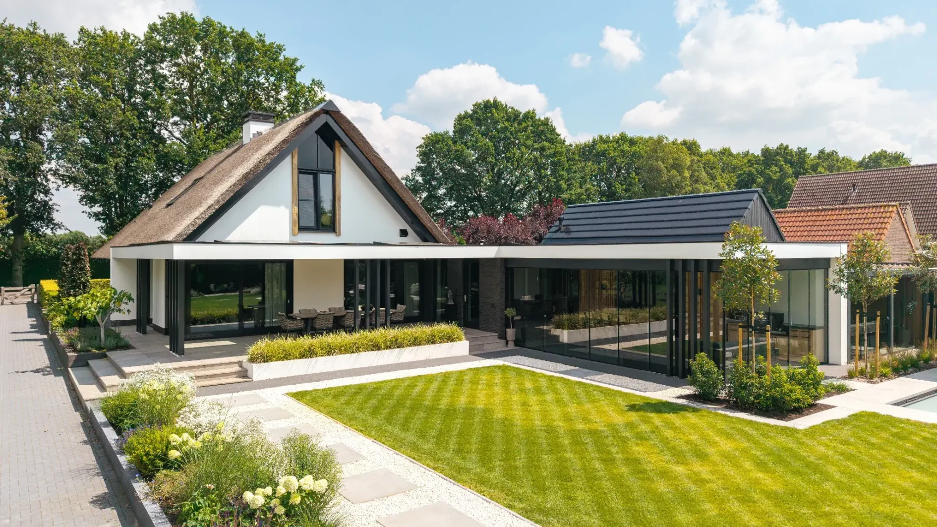 Verbouwing van woning naar luxe villa