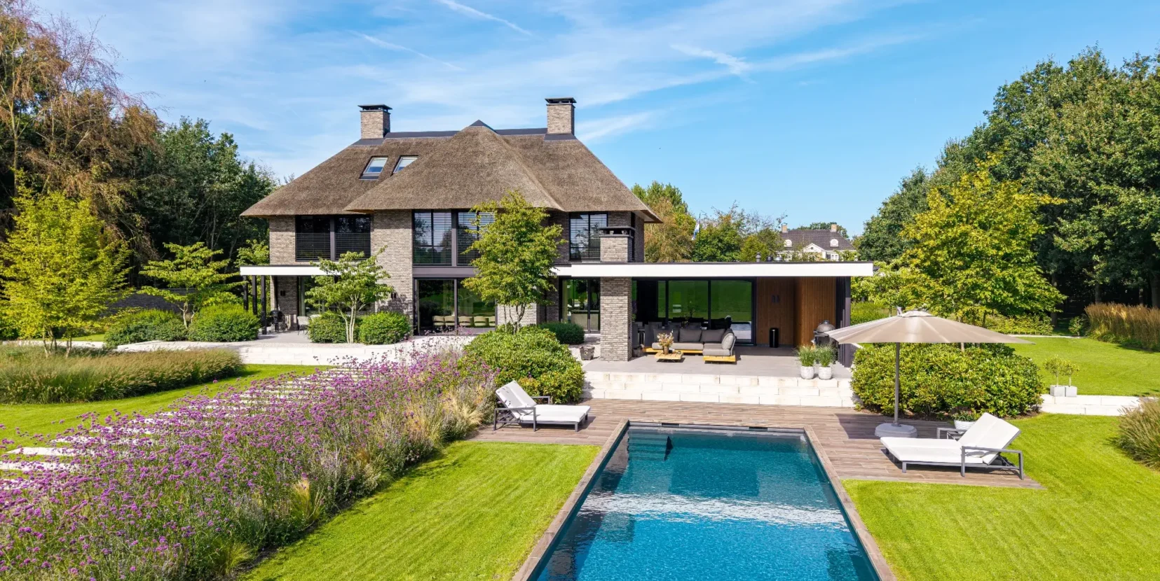 Woning met zwembad en luxe details